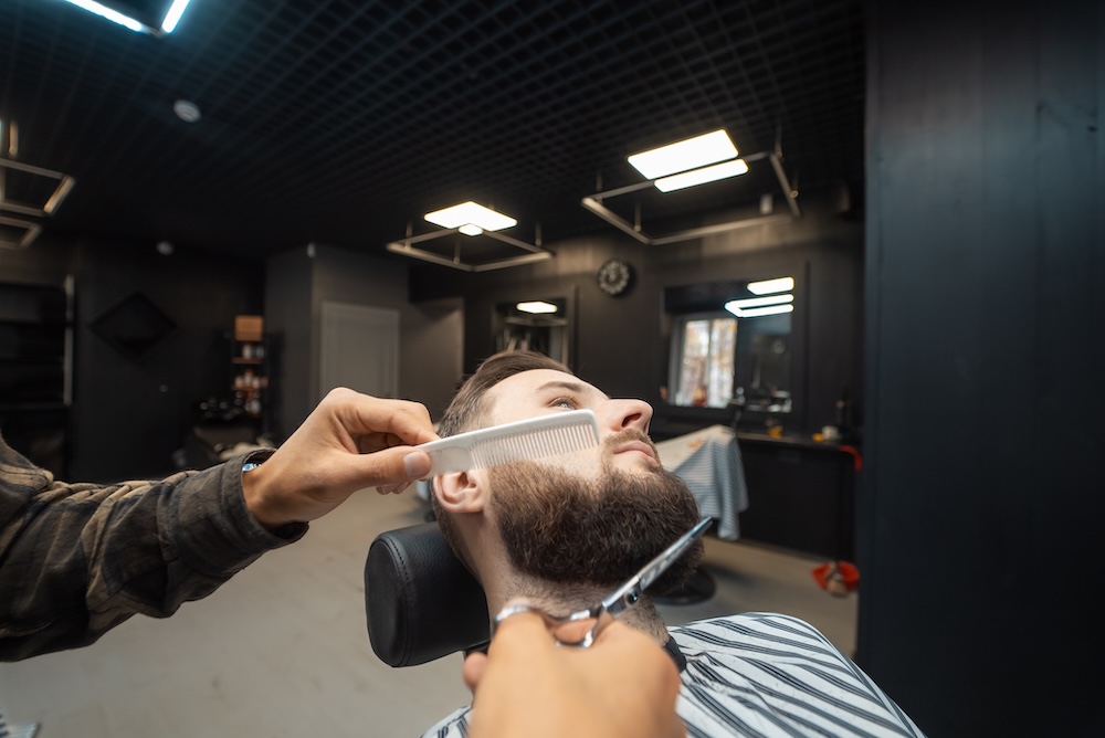 hairdresser-doing-haircut-of-beard-using-comb-and-2024-10-31-23-45-18-utc.jpg